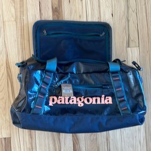 Smolder Blue Patagonia Black Hole Duffel 45L NWT